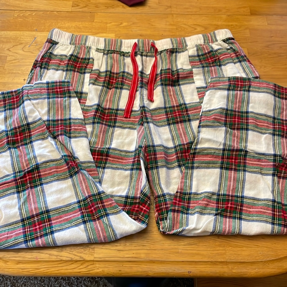 Women’s plaid flannel pajama pants